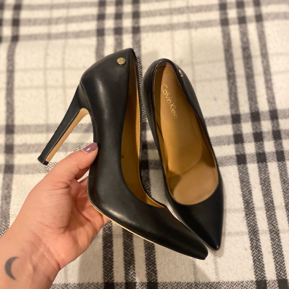 Calvin Klein “Brady” Leather Pointed Toe Pumps | Black, US5.5